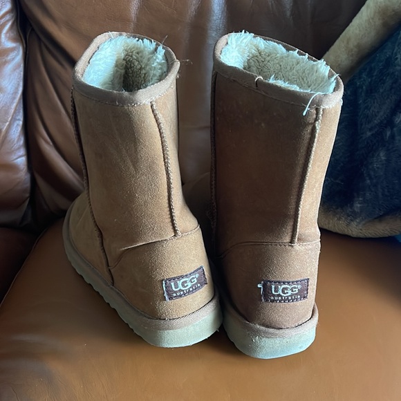 UGG boots. Sz. 8. Good condition - Picture 2 of 3
